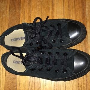 All black low-top converse